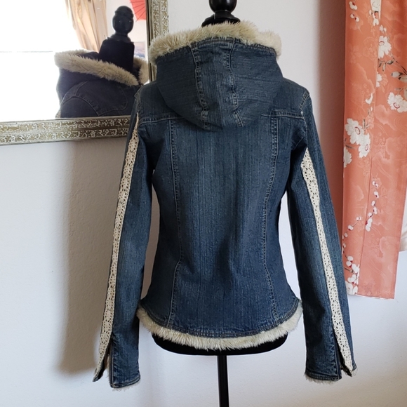Faux sherpa trimmed denim jacket w/ hood size M - Picture 5 of 8